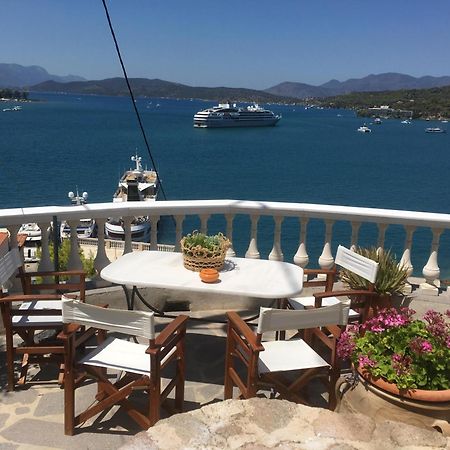 Kasteli Suite Poros Town Екстериор снимка