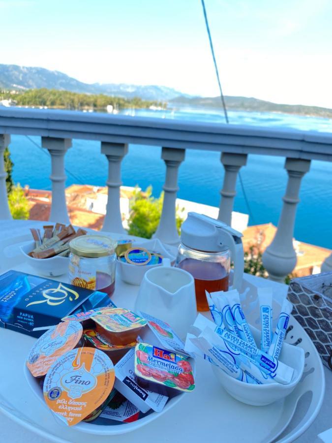 Kasteli Suite Poros Town Екстериор снимка