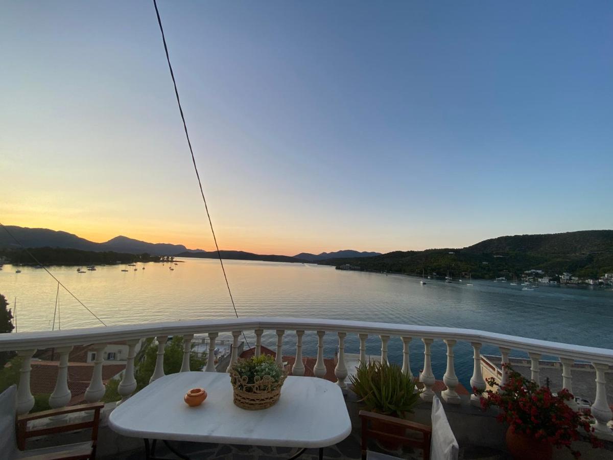Kasteli Suite Poros Town Екстериор снимка