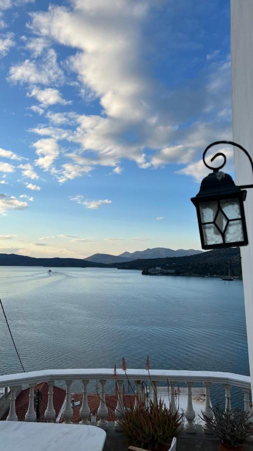 Kasteli Suite Poros Town Екстериор снимка
