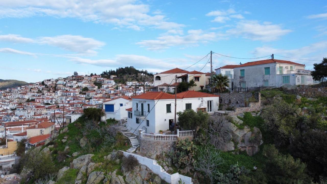 Kasteli Suite Poros Town Екстериор снимка