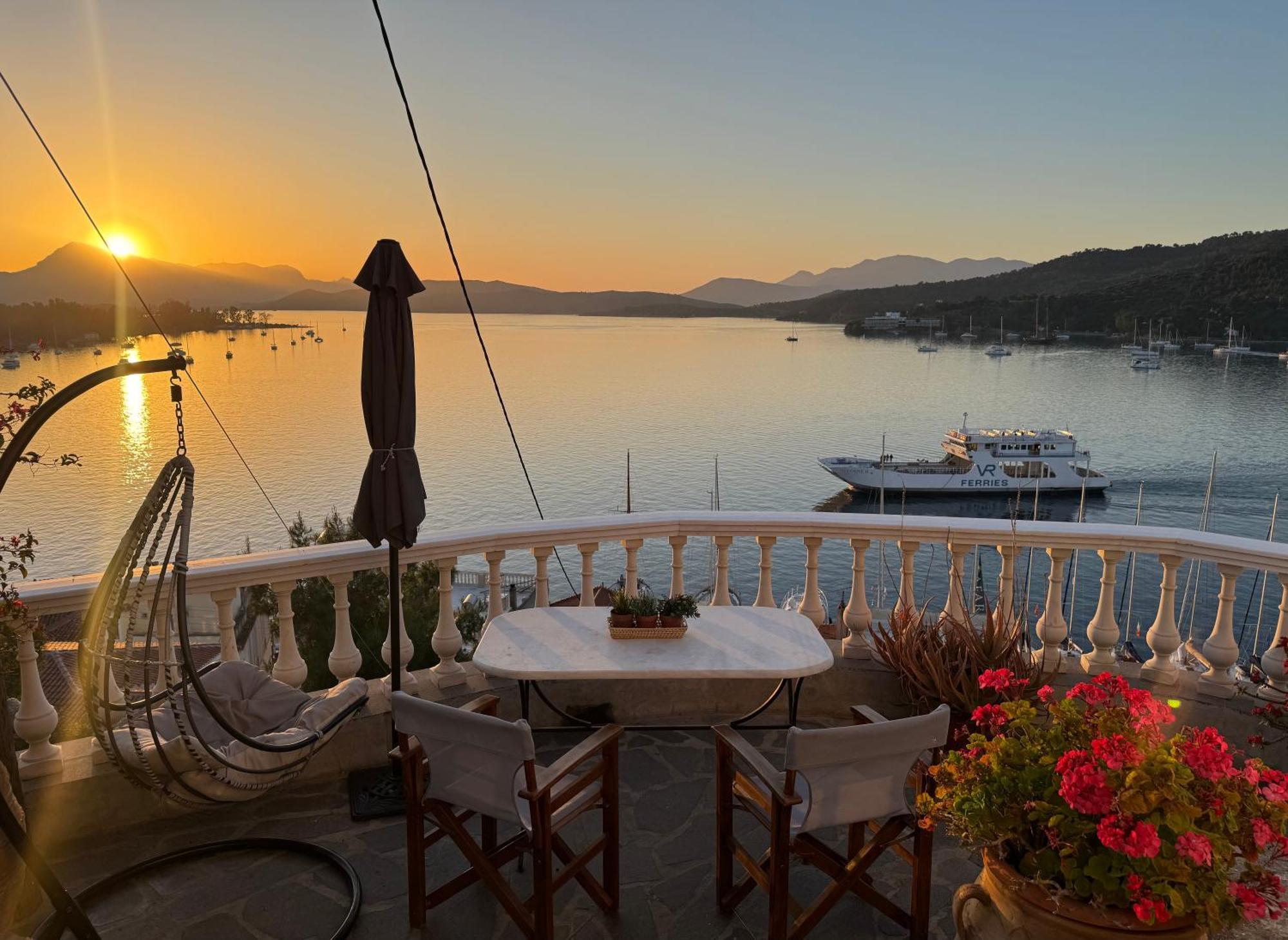 Kasteli Suite Poros Town Екстериор снимка